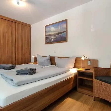 Ferienwohnung-303-hohe-lith-ganz-nah-am-meer-inkl-strandkorb *
